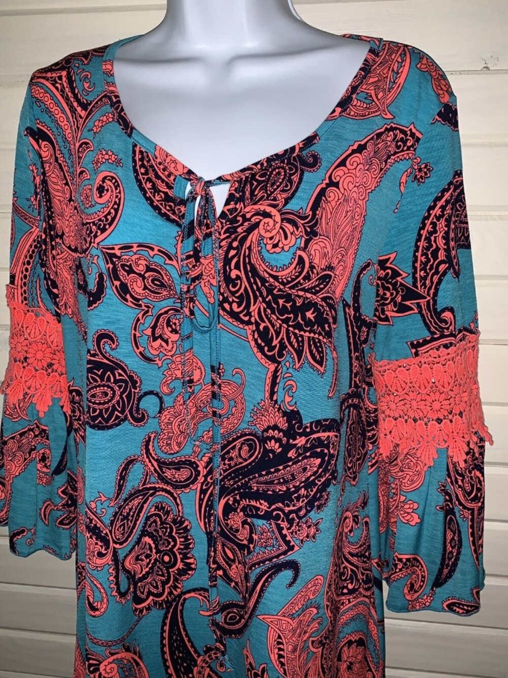 HONEYME Sz SMALL Liquid Knit Blue Orange Paisley Shift Dress Crochet Trim EUC